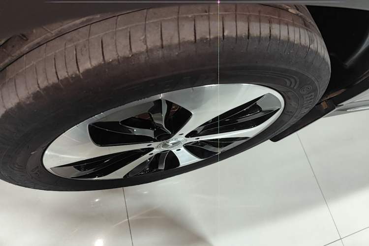 Used Mercedes-Benz GLB 2022 Updated GLB 200 Fashion Edition Left Front Wheel Hub