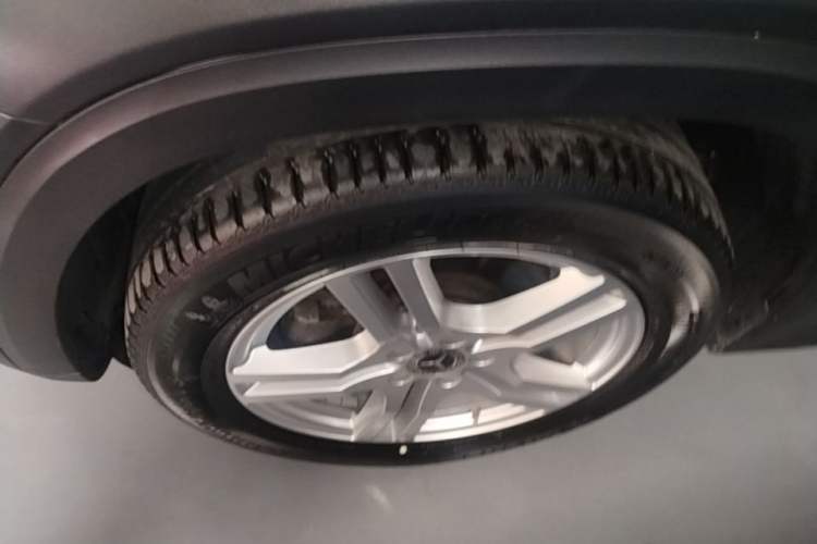 Used Mercedes-Benz GLB 2022 Refresh GLB 200 Dynamic Edition Left Front Wheel Hub