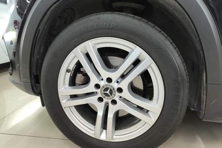 Used Mercedes-Benz GLB 2022 Refresh GLB 200 Dynamic Edition Left Front Wheel Hub