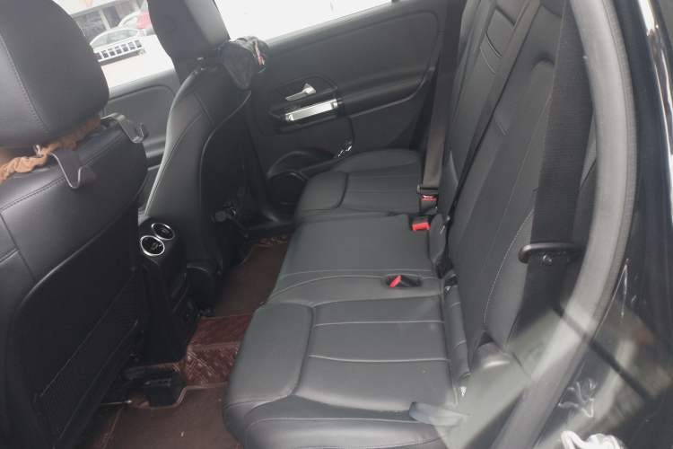 Used Mercedes-Benz GLB 2022 GLB 220 Fashion Model Left Rear Seat