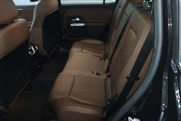 Used Mercedes-Benz GLB 2022 GLB 220 Fashion Model Left Rear Seat