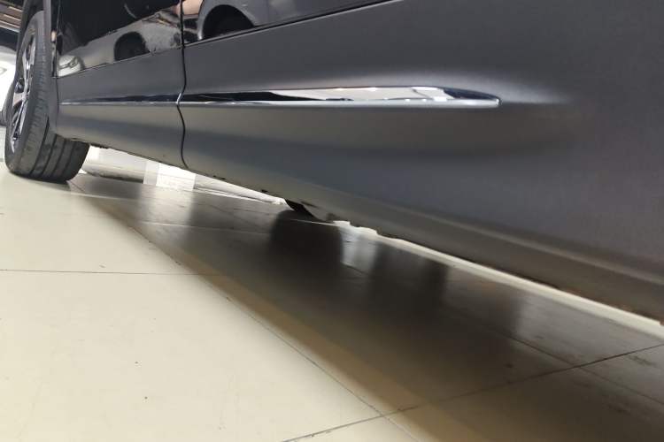Used Mercedes-Benz GLB 2022 GLB 220 Fashion Model Left Side Sill