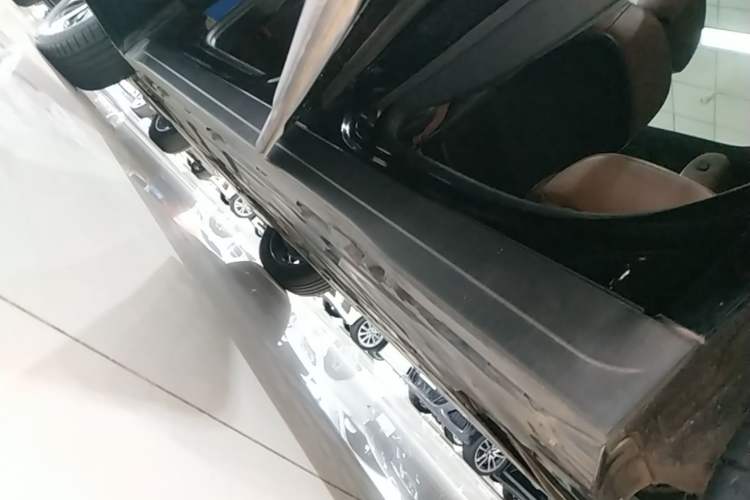 Used Mercedes-Benz GLB 2022 GLB 220 Fashion Model Left Side Sill