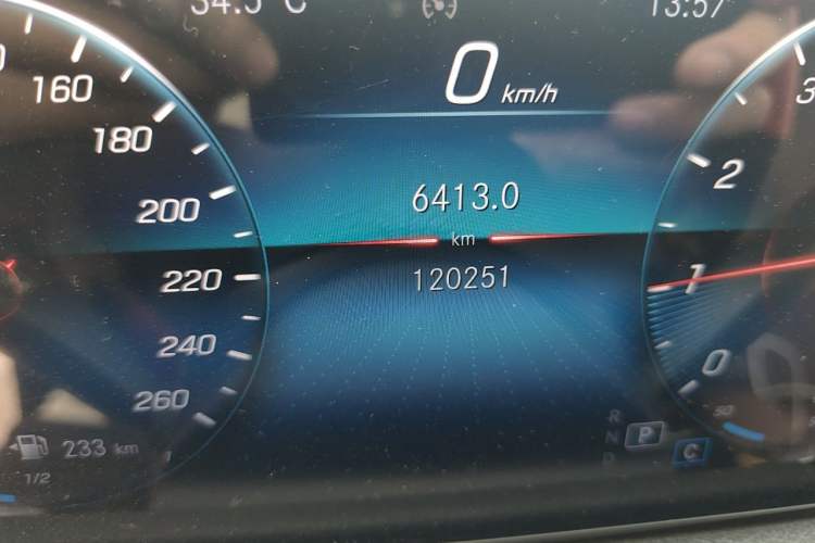 Used Mercedes-Benz GLB 2022 GLB 220 Fashion Model Odometer Close Up