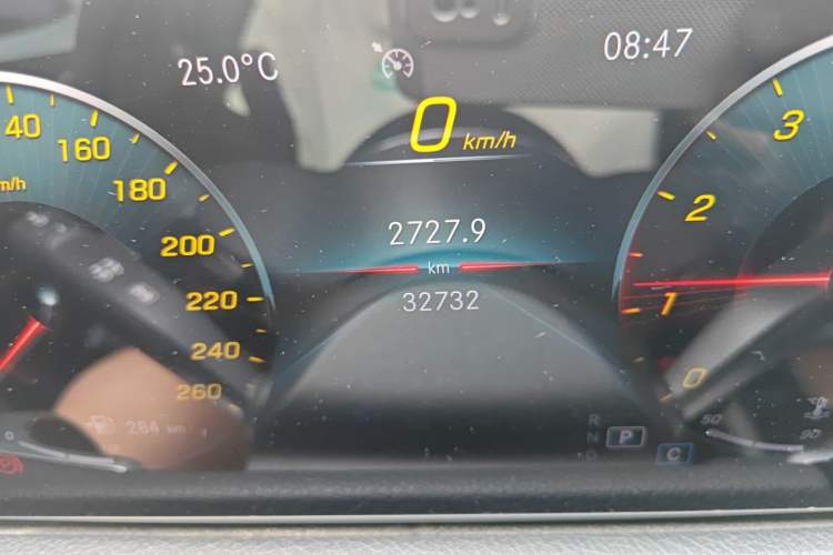 Used Mercedes-Benz GLB 2022 GLB 220 Dynamic Edition Odometer Close Up