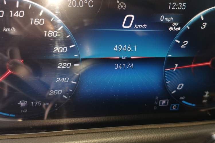 Used Mercedes-Benz GLB 2022 GLB 220 Fashion Model Odometer Close Up