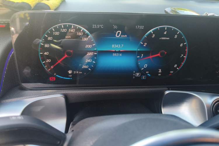 Used Mercedes-Benz GLB 2022 GLB 220 Fashion Model Odometer Close Up