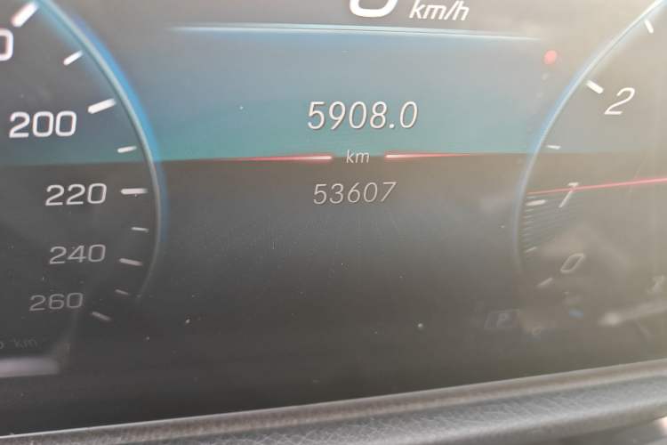 Used Mercedes-Benz GLB 2022 Refresh GLB 200 Dynamic Edition Odometer Close Up