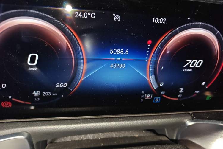 Used Mercedes-Benz GLB 2022 GLB 220 4MATIC Odometer Close Up