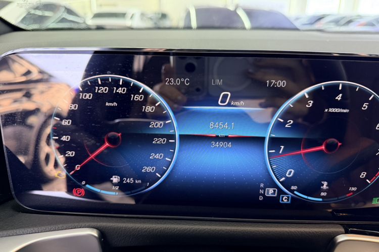 Used Mercedes-Benz GLB 2022 Second Facelift GLB 200 Fashion Edition Odometer Close Up
