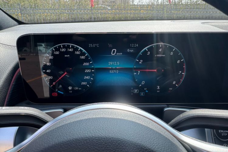 Used Mercedes-Benz GLB 2022 GLB 220 4MATIC Odometer Close Up