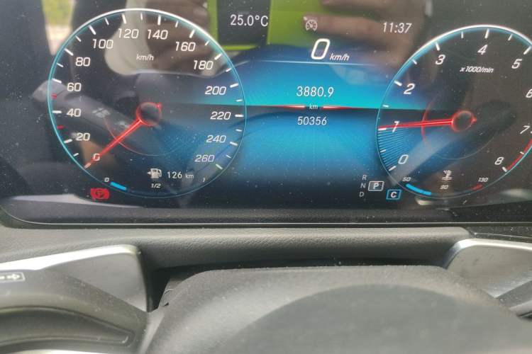 Used Mercedes-Benz GLB 2022 Refresh GLB 200 Dynamic Edition Odometer Close Up