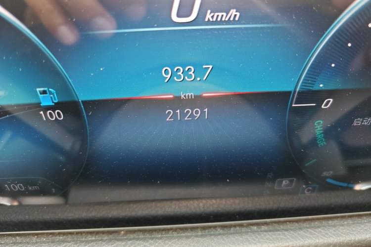 Used Mercedes-Benz GLB 2022 Second Facelift GLB 200 Fashion Edition Odometer Close Up