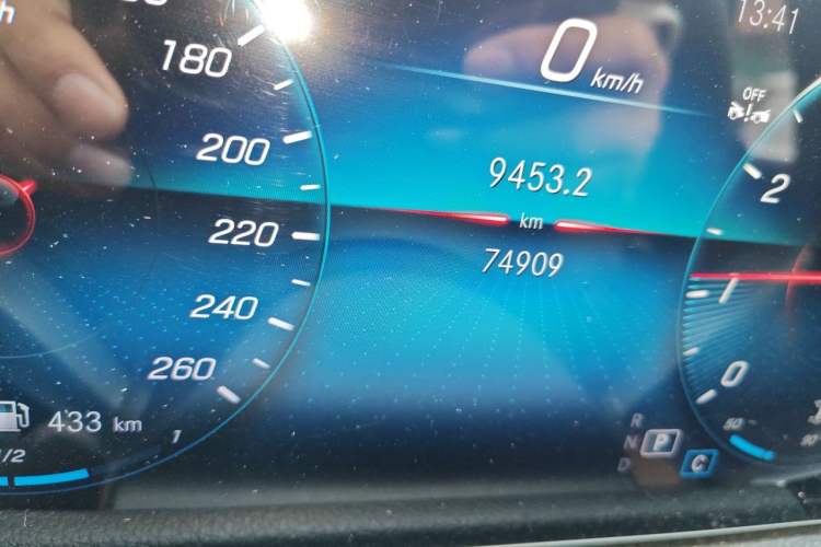 Used Mercedes-Benz GLB 2022 GLB 220 Fashion Model Odometer Close Up