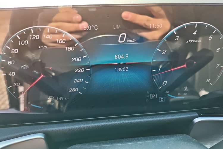 Used Mercedes-Benz GLB 2022 Second Facelift GLB 200 Fashion Edition Odometer Close Up