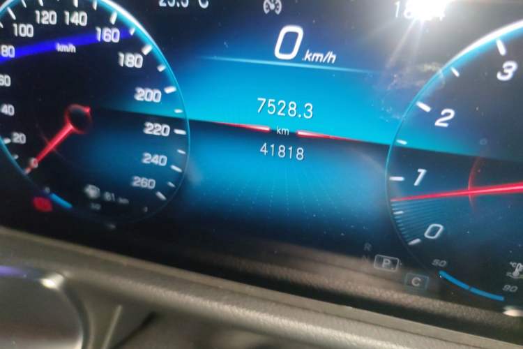 Used Mercedes-Benz GLB 2022 GLB 220 Dynamic Edition Odometer Close Up