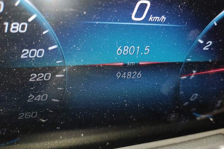 Used Mercedes-Benz GLB 2022 Second Facelift GLB 200 Fashion Edition Odometer Close Up