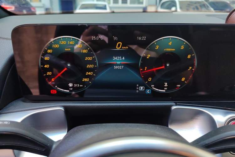 Used Mercedes-Benz GLB 2022 Second Facelift GLB 200 Dynamic Edition Odometer Close Up