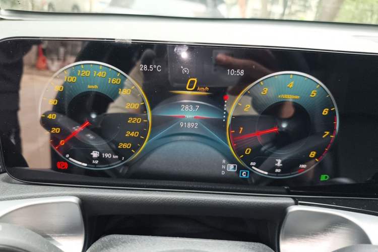 Used Mercedes-Benz GLB 2022 GLB 220 Fashion Model Odometer Close Up