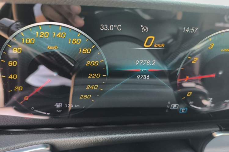 Used Mercedes-Benz GLB 2022 GLB 220 Fashion Model Odometer Close Up