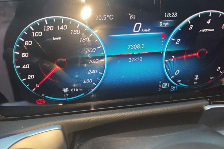 Used Mercedes-Benz GLB 2022 GLB 220 Fashion Model Odometer Close Up