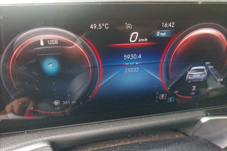 Used Mercedes-Benz GLB 2022 Second Facelift GLB 200 Fashion Edition Odometer Close Up