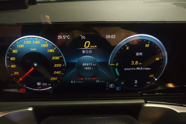 Used Mercedes-Benz GLB 2022 Updated GLB 200 Fashion Edition Odometer Close Up