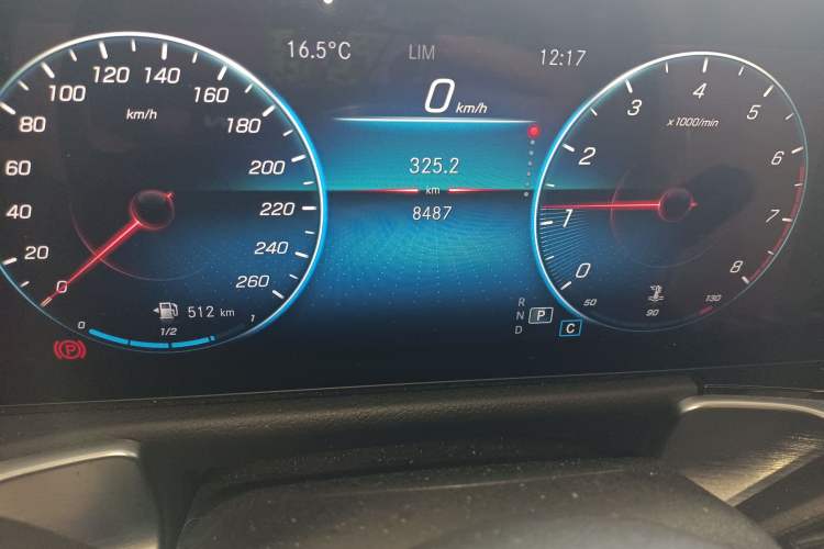 Used Mercedes-Benz GLB 2022 Second Facelift GLB 200 Fashion Edition Odometer Close Up