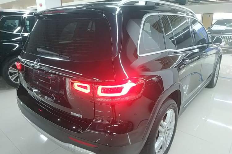 Used Mercedes-Benz GLB 2022 Second Facelift GLB 200 Fashion Edition Rear Right 45 Deg