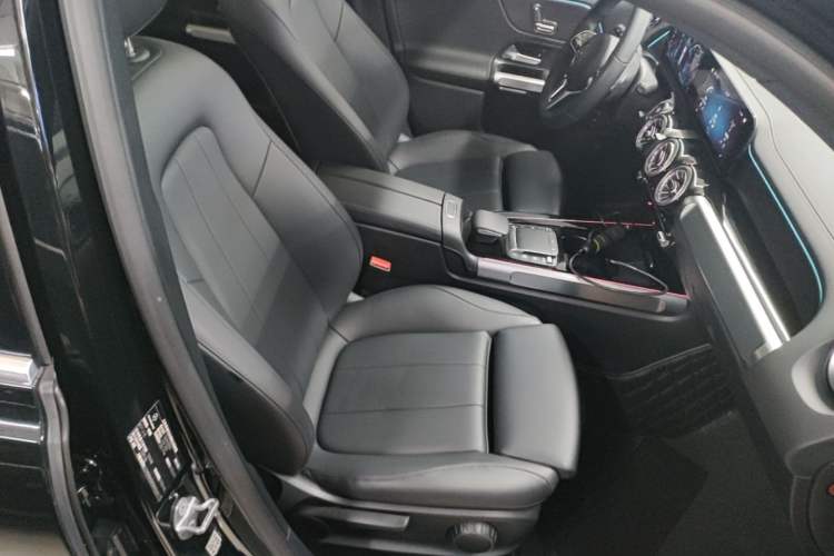 Used Mercedes-Benz GLB 2022 GLB 200 Dynamic Edition Right Front Seat
