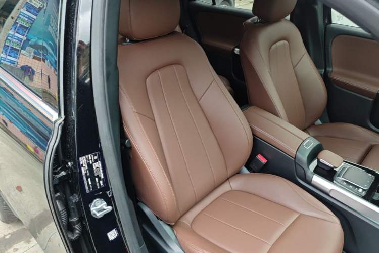 Used Mercedes-Benz GLB 2022 GLB 220 Fashion Model Right Front Seat