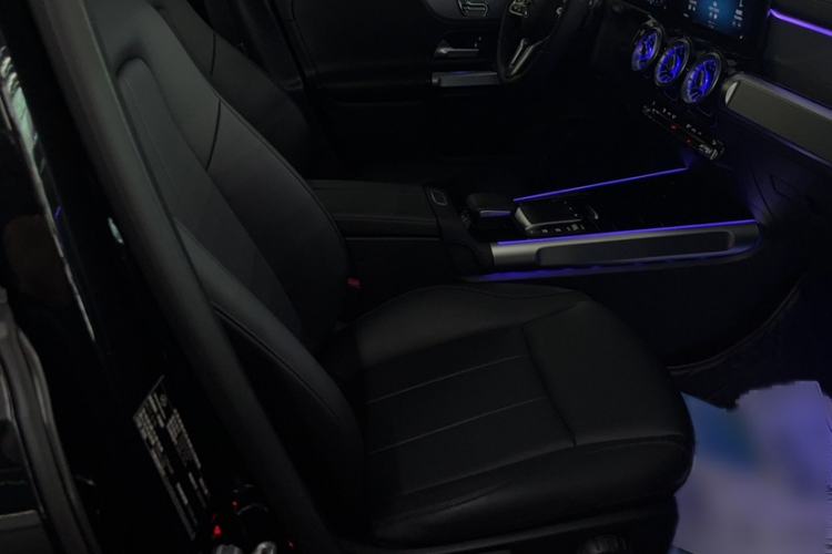 Used Mercedes-Benz GLB 2022 Second Facelift GLB 200 Dynamic Edition Right Front Seat