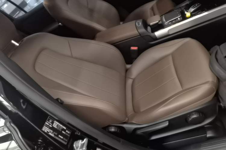 Used Mercedes-Benz GLB 2022 Second Facelift GLB 200 Dynamic Edition Right Front Seat