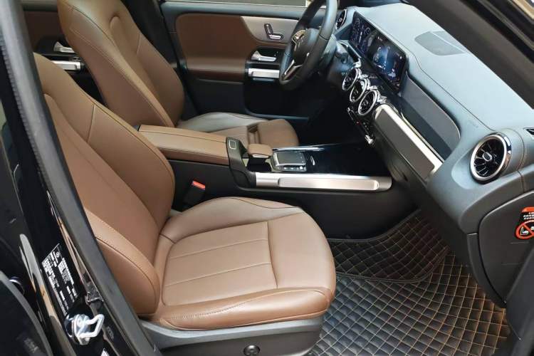 Used Mercedes-Benz GLB 2022 Second Facelift GLB 200 Dynamic Edition Right Front Seat