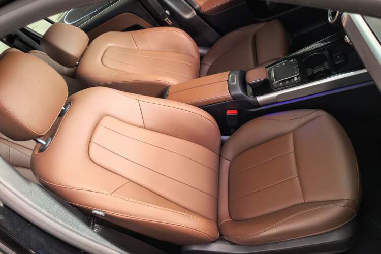 Used Mercedes-Benz GLB 2022 Second Facelift GLB 200 Fashion Edition Right Front Seat