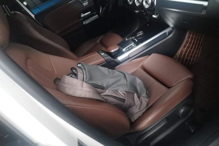 Used Mercedes-Benz GLB 2022 Refresh GLB 200 Dynamic Edition Right Front Seat