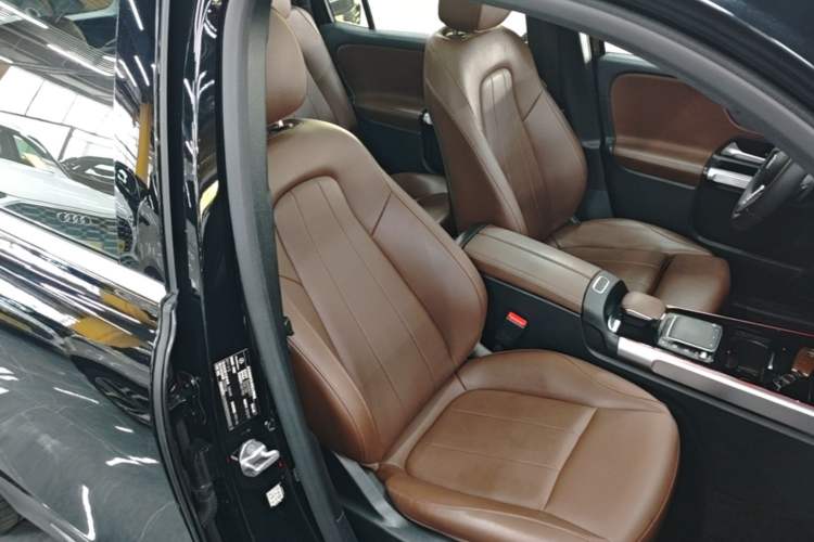 Used Mercedes-Benz GLB 2022 GLB 220 Fashion Model Right Front Seat
