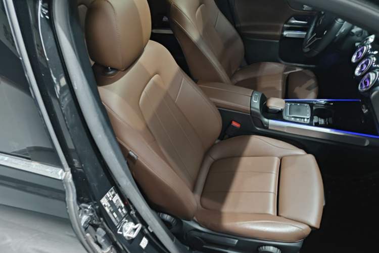 Used Mercedes-Benz GLB 2022 Updated GLB 200 Fashion Edition Right Front Seat