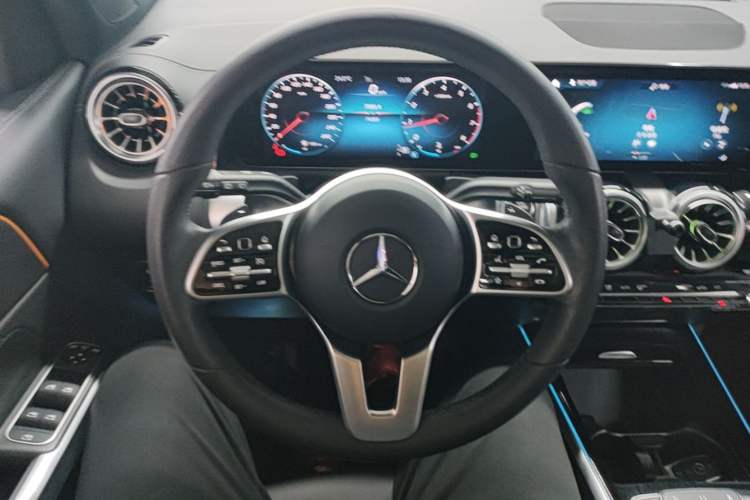 Used Mercedes-Benz GLB 2022 GLB 200 Dynamic Edition Steering Wheel