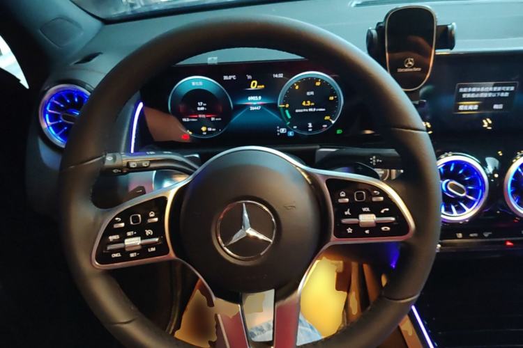 Used Mercedes-Benz GLB 2022 Refresh GLB 200 Dynamic Edition Steering Wheel