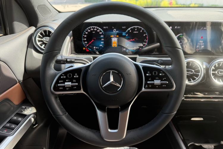 Used Mercedes-Benz GLB 2022 Updated GLB 200 Fashion Edition Steering Wheel