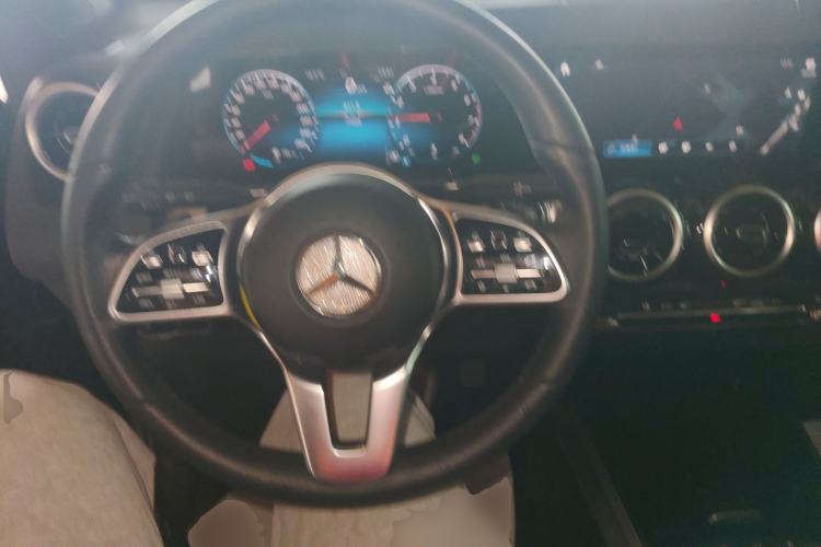 Used Mercedes-Benz GLB 2022 Second Facelift GLB 200 Dynamic Edition Steering Wheel