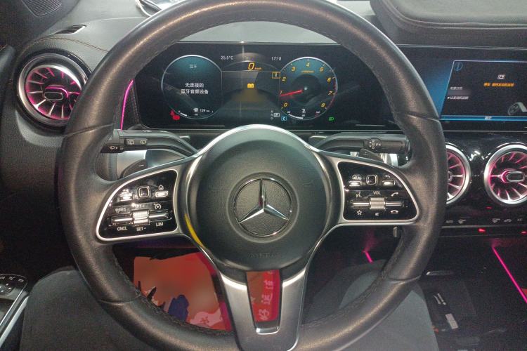 Used Mercedes-Benz GLB 2022 Updated GLB 200 Fashion Edition Steering Wheel