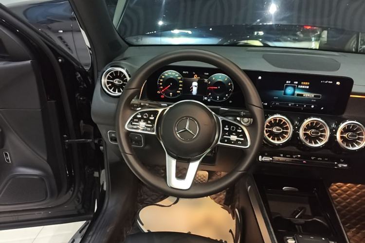 Used Mercedes-Benz GLB 2022 GLB 200 Stylish Edition Steering Wheel