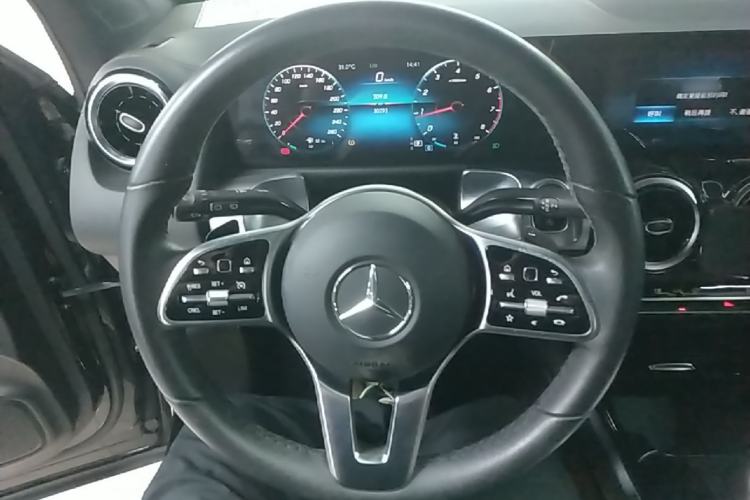 Used Mercedes-Benz GLB 2022 Second Facelift GLB 200 Fashion Edition Steering Wheel