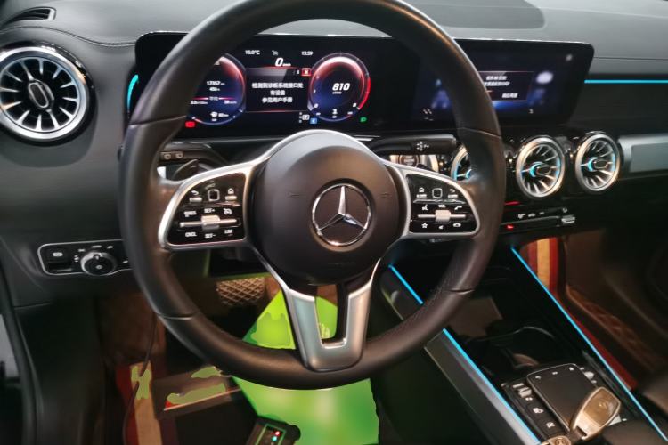 Used Mercedes-Benz GLB 2022 Updated GLB 200 Fashion Edition Steering Wheel