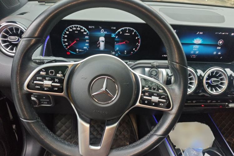 Used Mercedes-Benz GLB 2022 Updated GLB 200 Fashion Edition Steering Wheel
