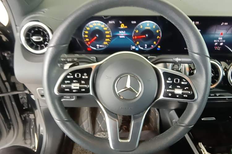 Used Mercedes-Benz GLB 2022 Second Facelift GLB 200 Dynamic Edition Steering Wheel
