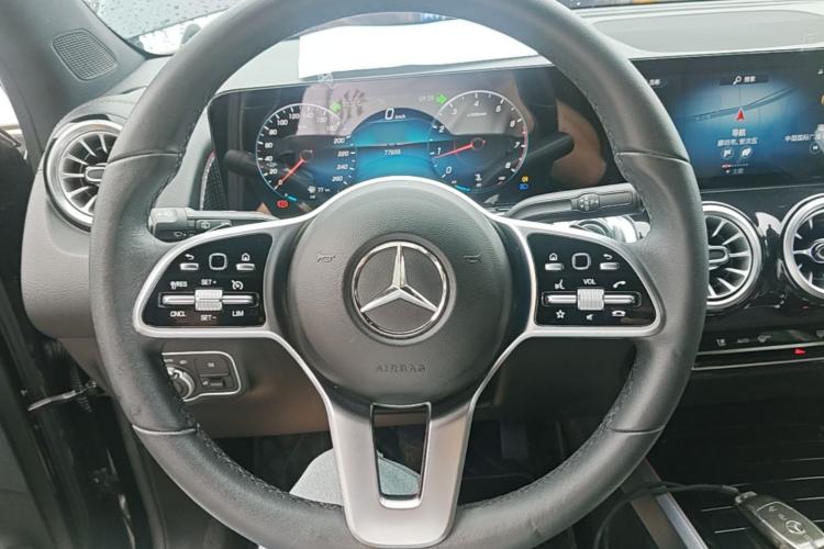 Used Mercedes-Benz GLB 2022 Updated GLB 200 Fashion Edition Steering Wheel