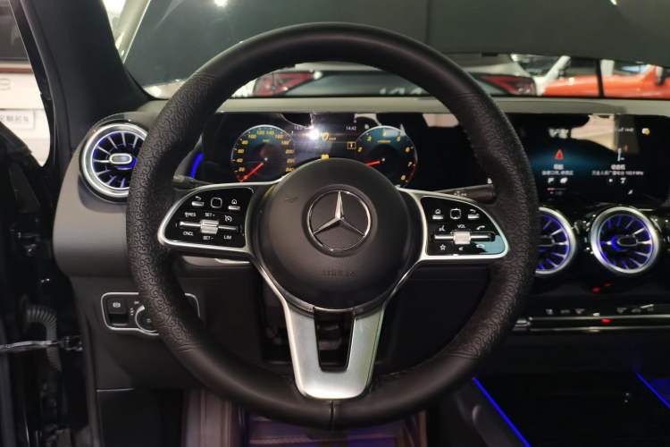 Used Mercedes-Benz GLB 2022 Updated GLB 200 Fashion Edition Steering Wheel